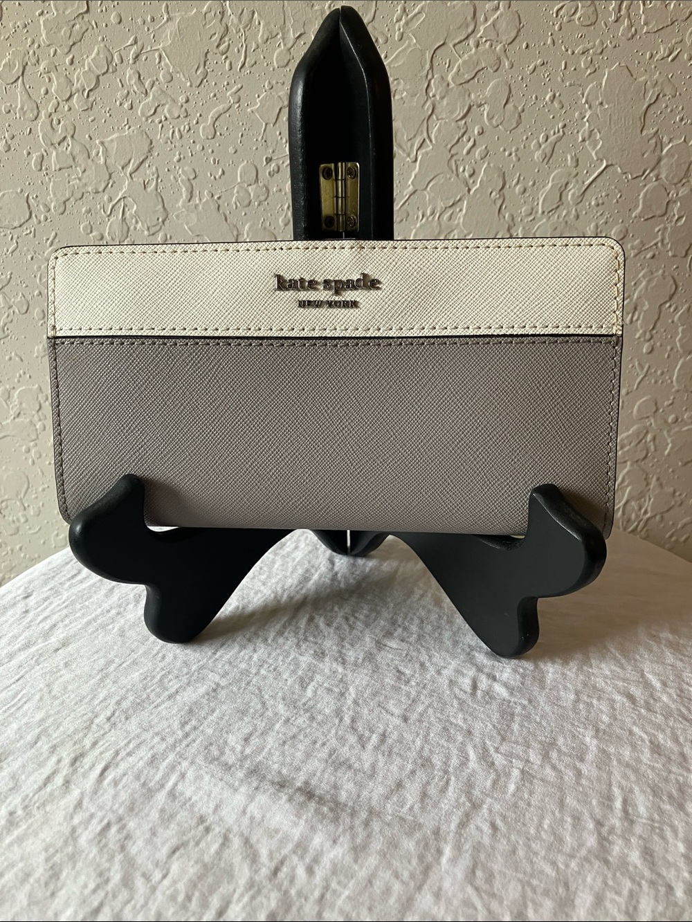 kate spade: Gray/Cream Saffiano Leather Bi-Fold Wallet- Silver Tone